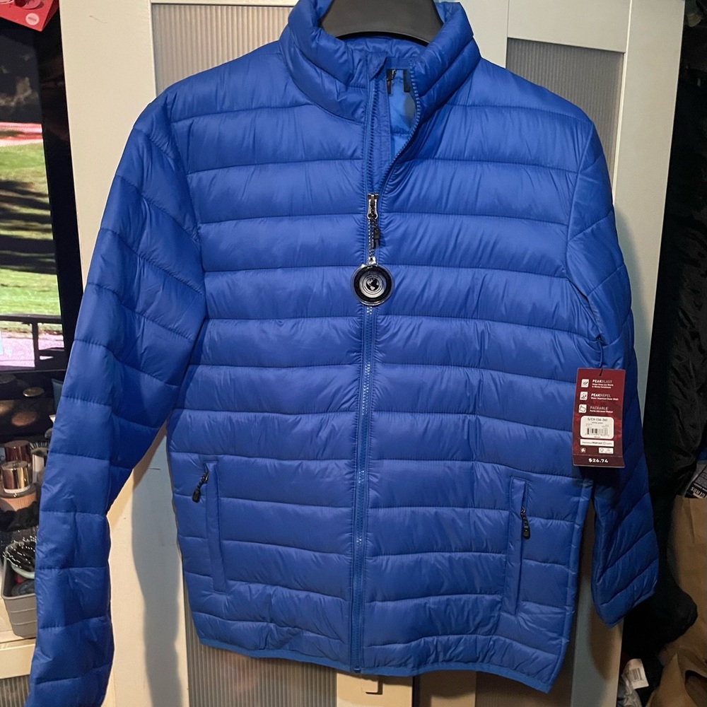 Packable puffer jacket